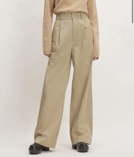 Everlane  Draper Pleated Pant in Buttersmooth 30” Inseam - Cornstalk  Size 4S