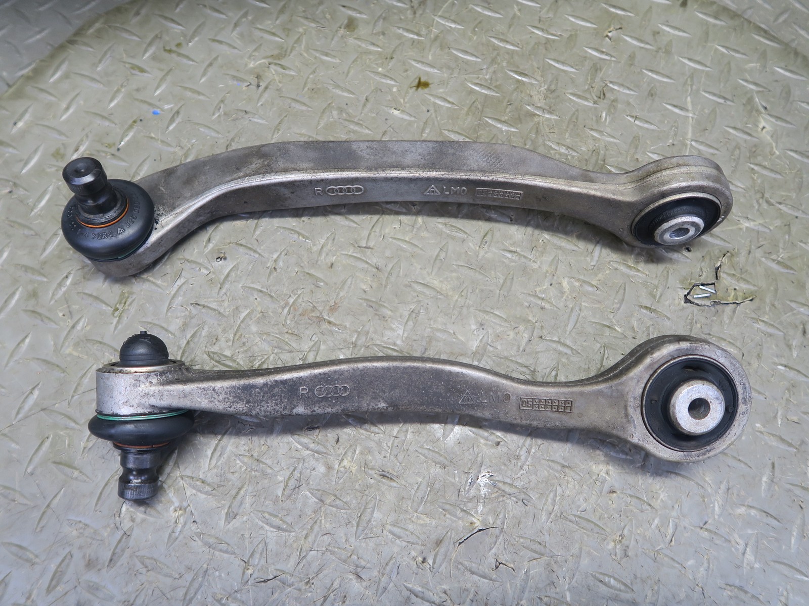 2006-2012 BENTLEY CONTINENTAL FLYING SPUR FRONT RIGHT UPPER CONTROL ARM SET OF 2