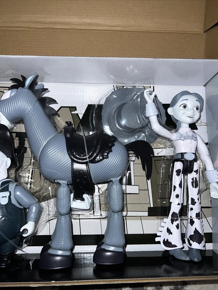 2023 Disney Pixar Toy Story Woody's Roundup 4 упаковки (черно-белые) - эксклюзив! - Изображение 4 из 4