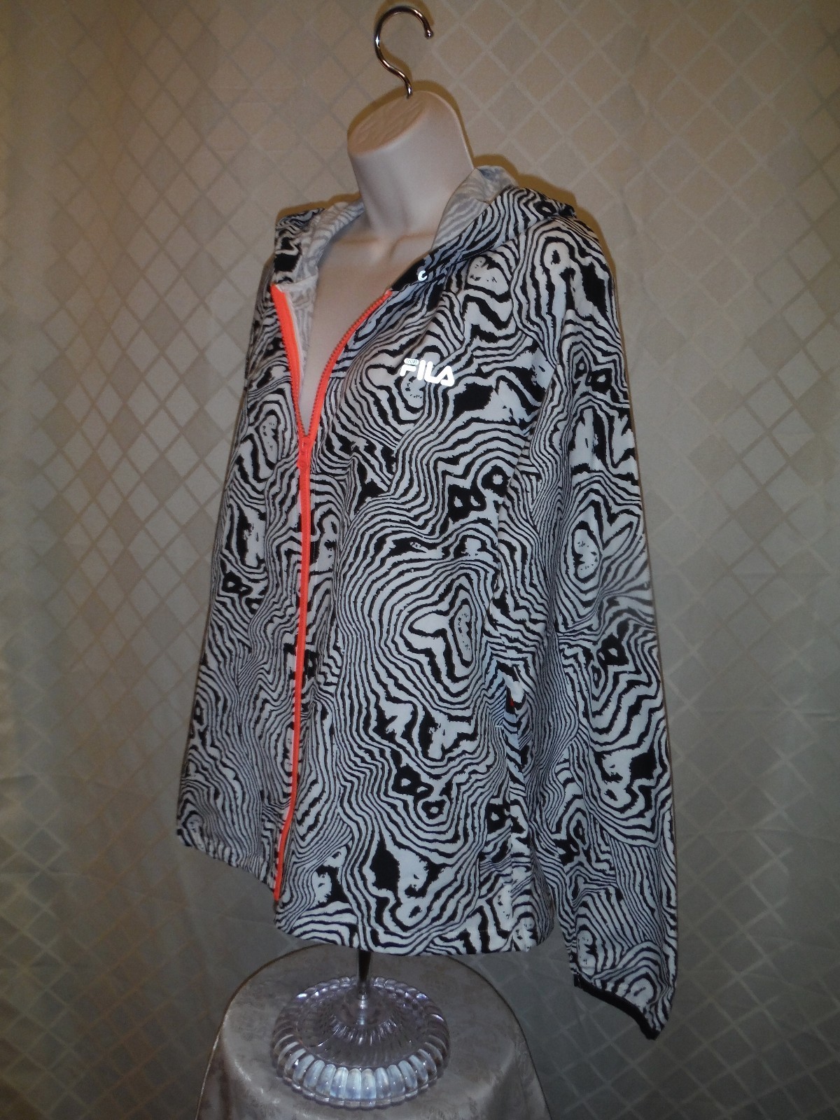 Giacca con cappuccio Light Active FILA taglia SM full zebra righe nere impermeabile nuova con etichette