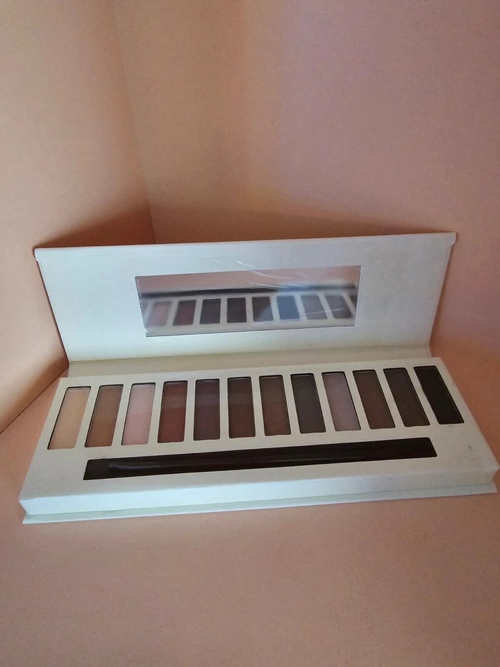 Lidschatten Palette NUDE Originalverpackt unbenutzt inkl. Pinsel