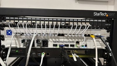 Ubiquiti UniFi Switch Enterprise XG 24  (24x Port 10 GbE + 2x SFP28 25GbE)
