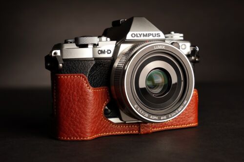Funda protectora de cuero real Genunie con media cámara para Olympus OM-D E-M5 EM5 II - Imagen 2 de 8