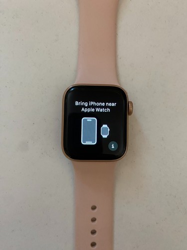 Apple Watch SE 40mm Cellular GPS Aluminum Rose Gold Case + Pink Band - Photo 3 sur 7