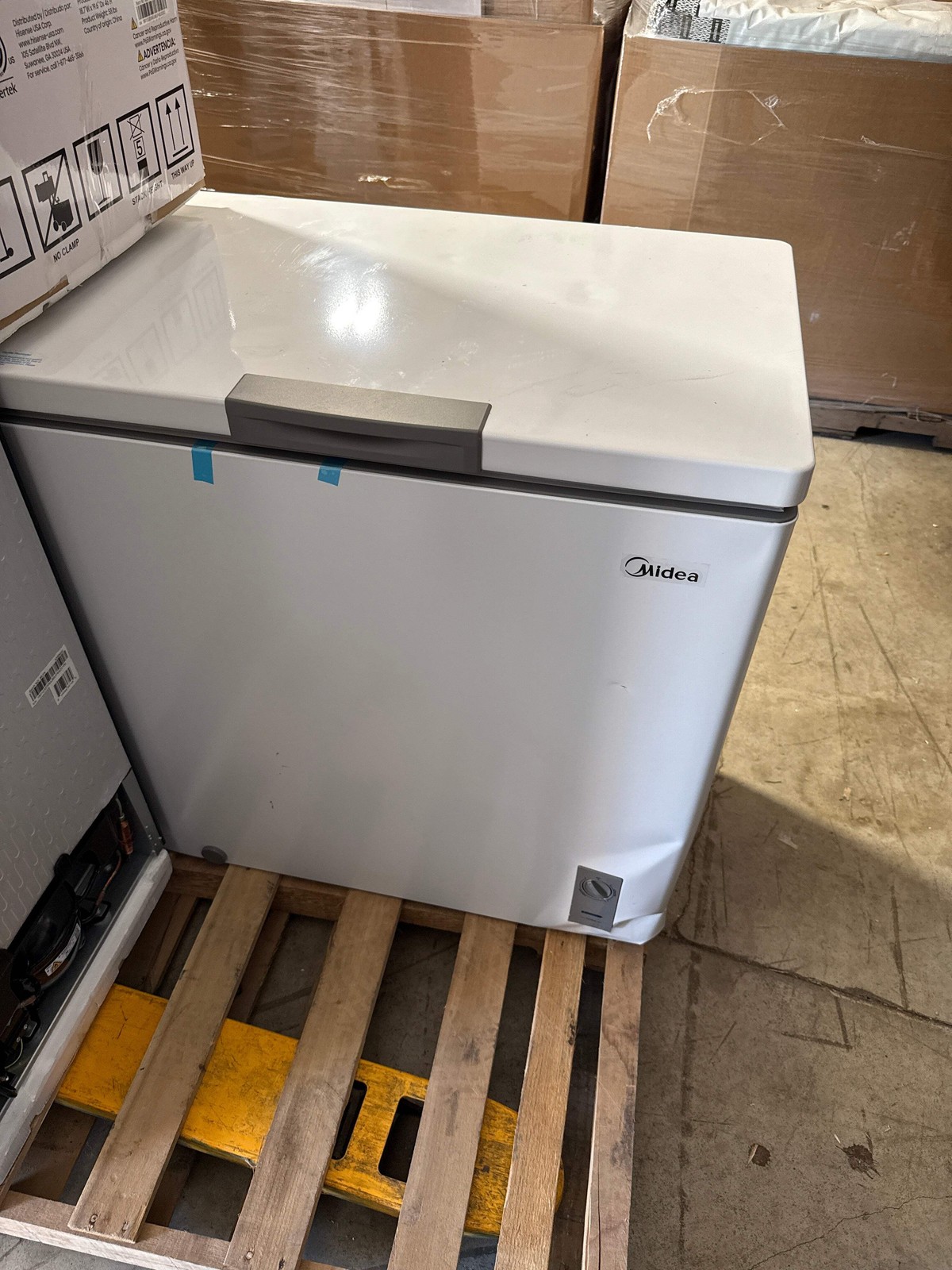 Dent Midea Convertible Chest Freezer with Interior LED Light