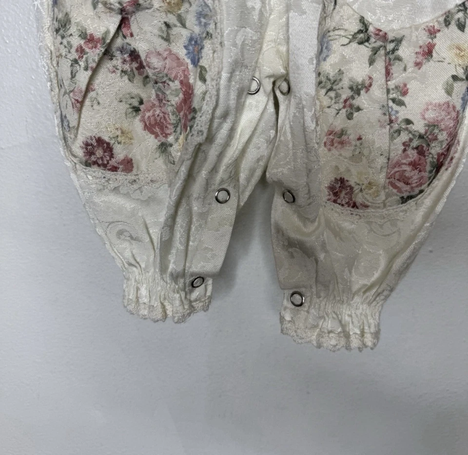 复古 Teeter-Totter 婴儿连身裤 6 个月花卉连身裤挂毯锦缎 — 第 4/4 张图片