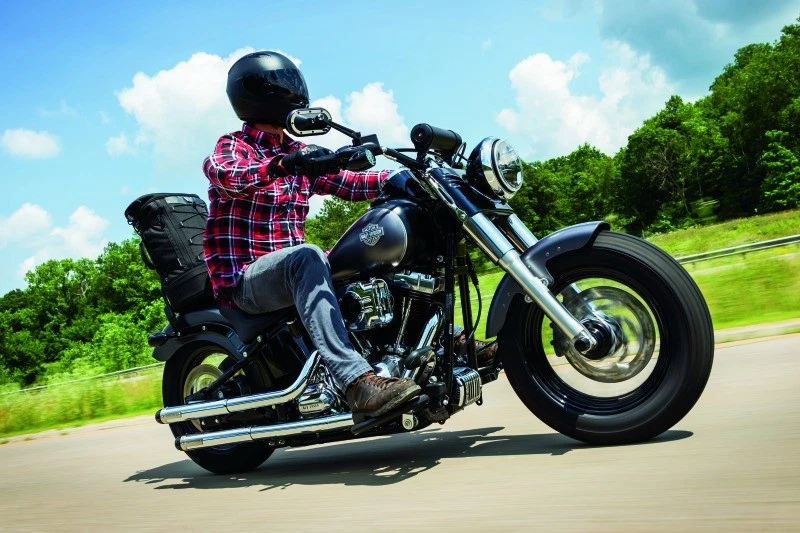 Cubierta reguladora cromada Kuryakyn para Harley Softail 7839 2001-2017 Foto 2 de 4