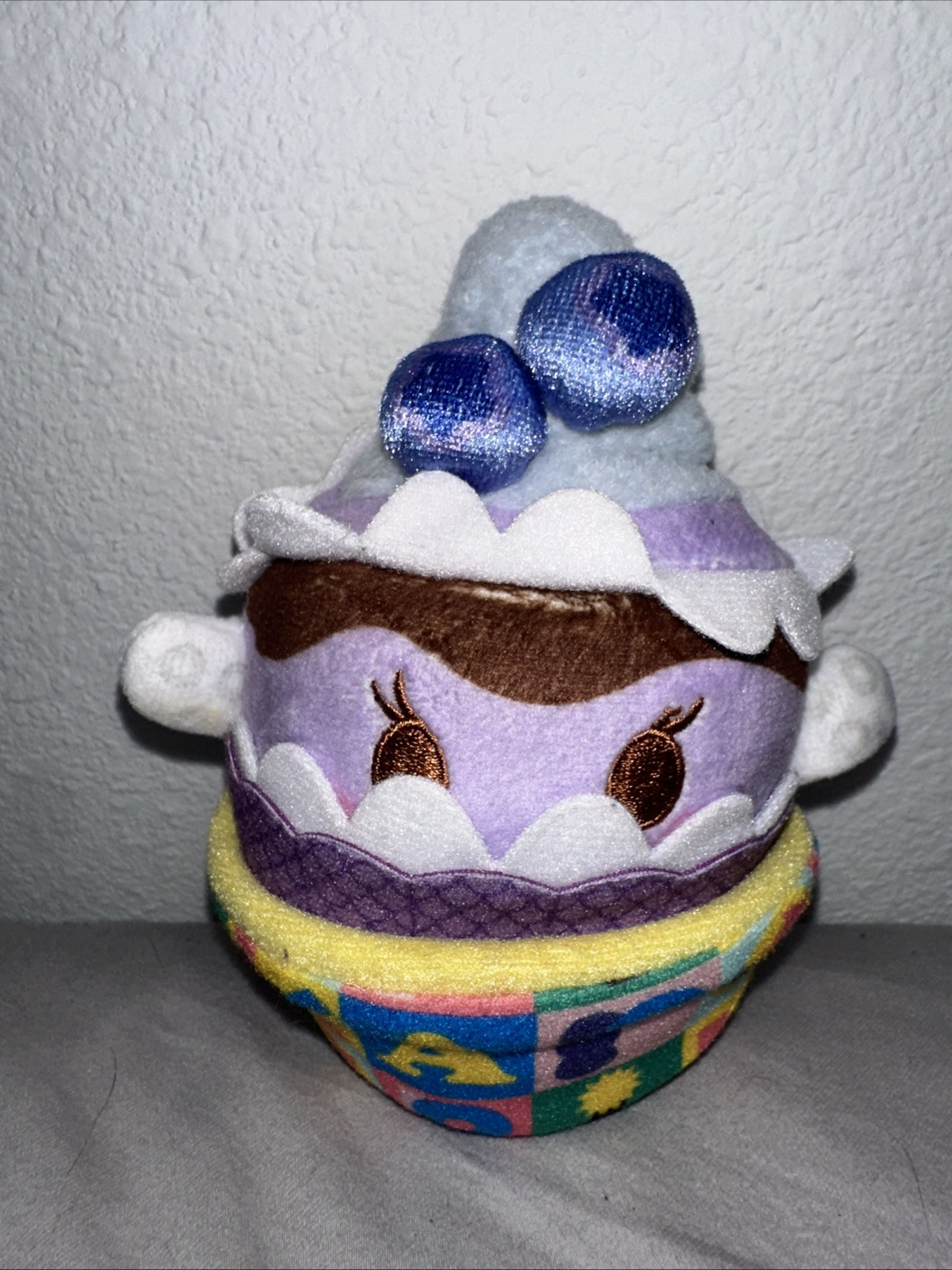 Disney Munchlings Mystery Plush Pixar Boardwalk Bites Boo Wild Blueberry Muffin