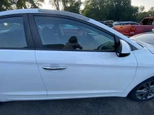 (LOCAL PICKUP ONLY) 17 18 19 20 HYUNDAI ELANTRA Front Door Passenger Side Right