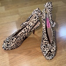 Betsey Johnson Sz 7 Irving Strappy Cheetah Print Sandal Red Heel Glam Bow