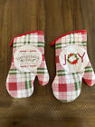 Oven Mitts 4 Total 2 Red / 2 Green.