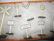 Lionel No. 309 Yard set original box 8 signs