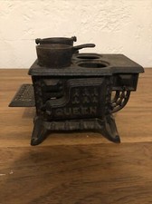 Vintage Miniature Queen Cast Iron Stove Set Salesman Sample Toy Accessories