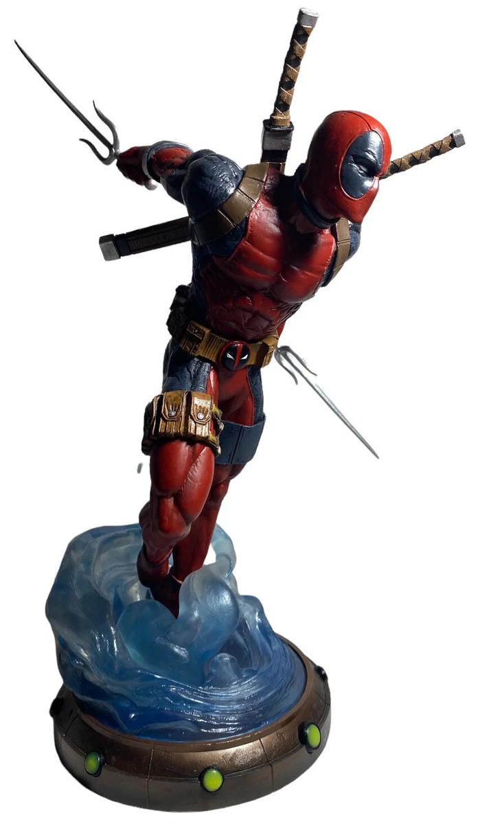 Marvel Deadpool Diamond Select Ice Edition PVC Diorama Toys R Us