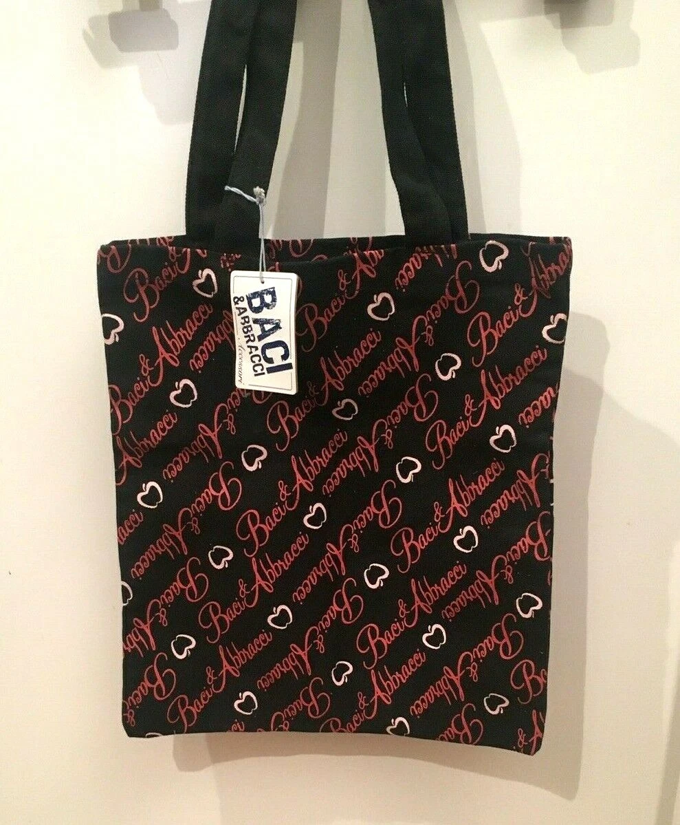 BELLA E PRATICA BORSA IN TELA SACCA BACI ABBRACCI NERO LOGO E MELE ROSA