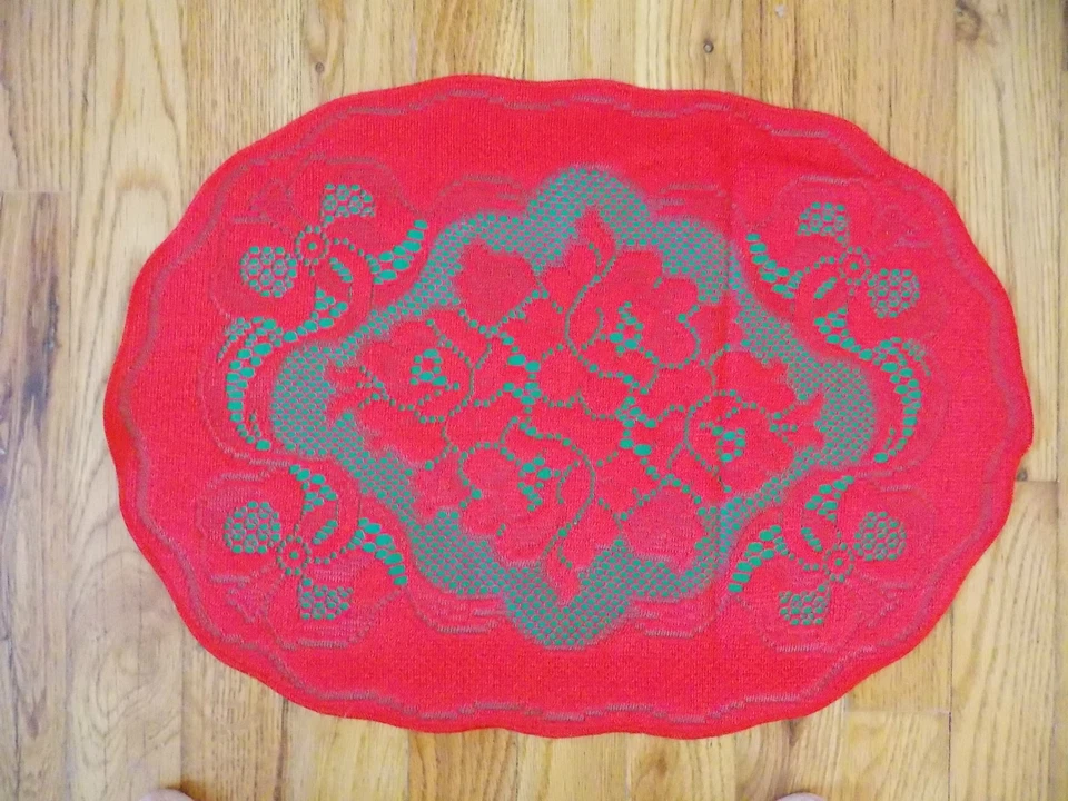 JUEGO DE CUATRO MANTELES INDIVIDUALES PATRIMONIO ENCAJE ROJO Y VERDE 14X19 PULGADAS ARTÍCULO 6048 Foto 3 de 4