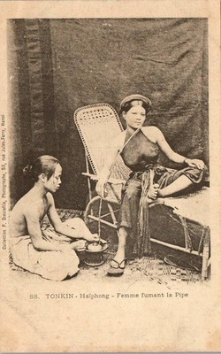 INDOCHINA - HAIPHONG - woman smoking pipe