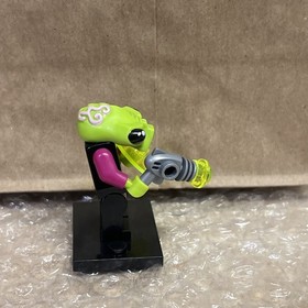 LEGO Alien Pilot Lime Green Magenta Black Minifigure Conquest AC002 7050 7052