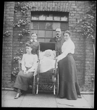 EDWARDIAN FAILY WITH BABY IN PRAM C1910 PHOTO Magic Lantern Slide