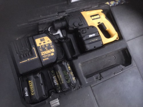 Taladro inalámbrico DeWalt SDS 24V tipo 3 DW005, cargador DE0246, 3 baterías - Imagen 11 de 13