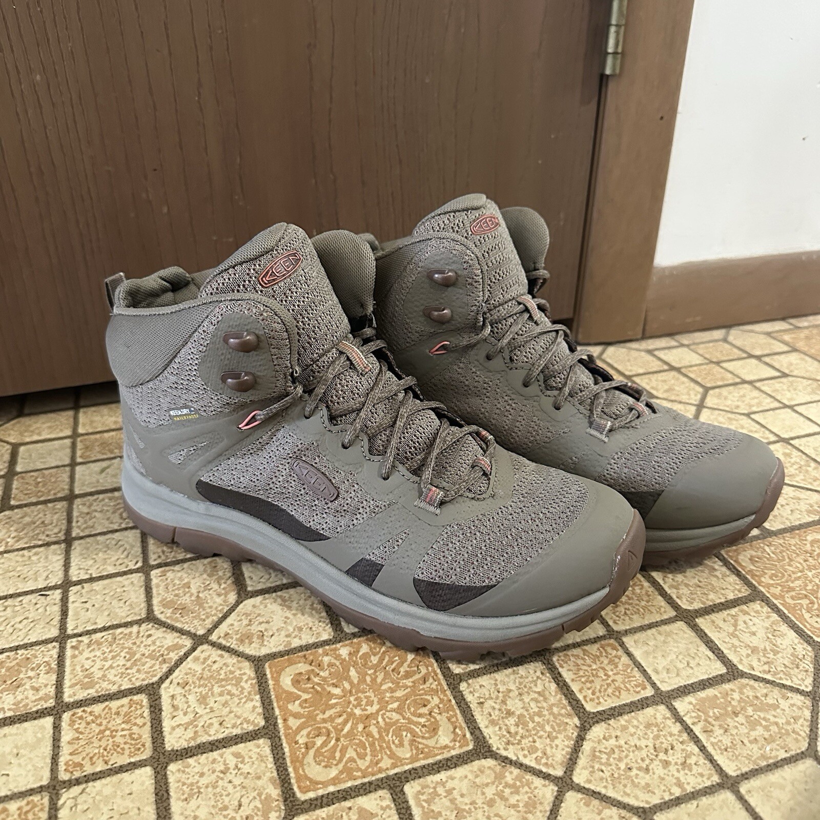 Stivali da trekking KEEN Terradora II Mid WP Timberwolf Coral da donna taglia 8 5