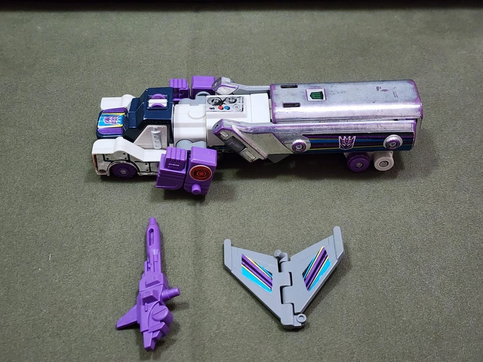 vintage RARE Takara Transformers G1 D-72 1986 octane triple changer Decepticon - Image 4 of 4
