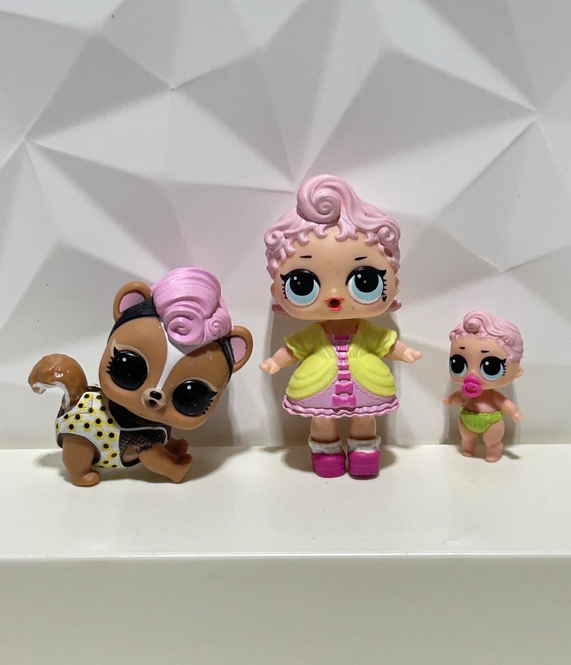 LOL Surprise Royal High-Ney Family Set Series 1 Lil Sis Pet Doll