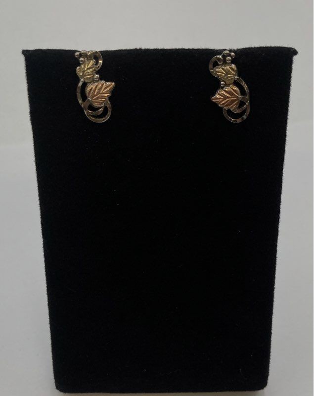 8k Multi-Tone Gold Tri-Color Leaf Embossed Stud Earrings 1.94 Grams