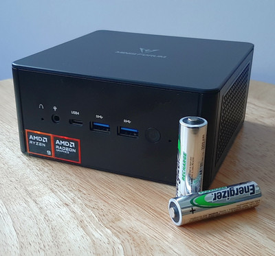 Minisforum EliteMini UM890 Pro Mini PC /w Ryzen 9 8945HS 32GB DDR5 4TB NVMe SSD