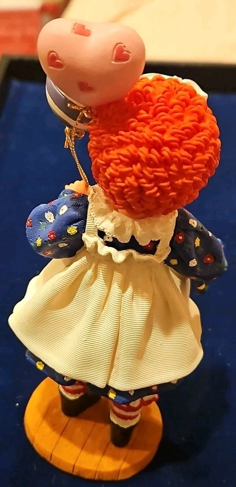 Figura Madame Alexander Vintage Mop Top Wendy Raggedy Ann sosteniendo globos Foto 4 de 4