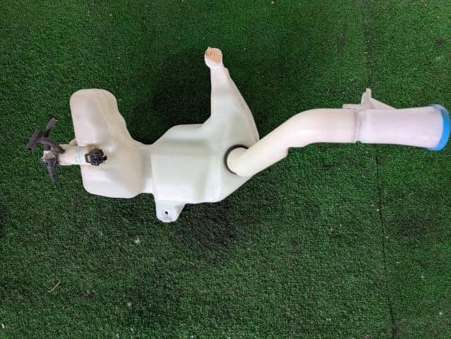HONDA Fit 2013 DAA-GP1 Windshield Washer Tank 76841TF0G01 [Used] [PA116488297]