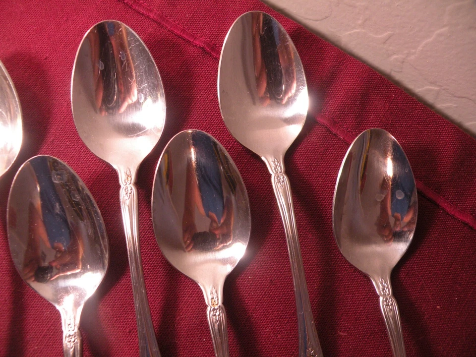8 cucharaditas de acero inoxidable Stanley Roberts Rogers Alexis cubiertos brillantes 6 1/8" Foto 3 de 4