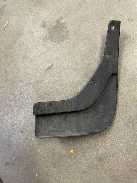 Guardabarros trasero izquierdo Nissan Rogue 2008-2015 78813-JM00A OEM Foto 2 de 3