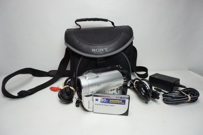 Sony Handycam DCR-DVD610 video camera DVD camcorder, w/battery LCD does not shut