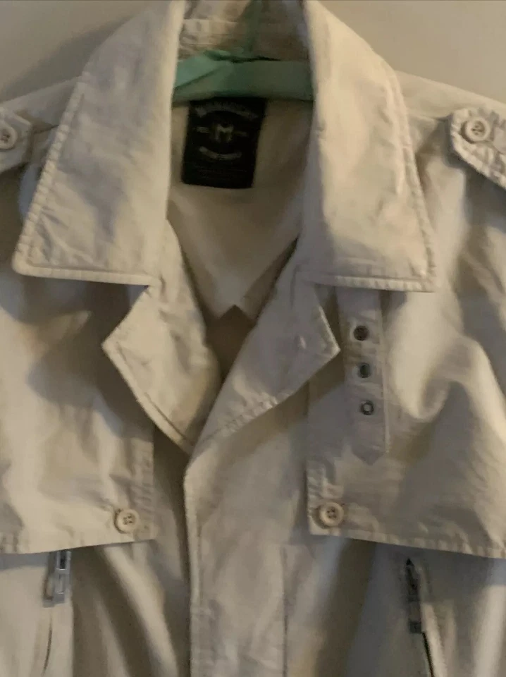 Abrigo de trinchera/coche Monarchy bronceado para hombre con cinturón de un solo pecho talla mediana charretera Foto 3 de 4