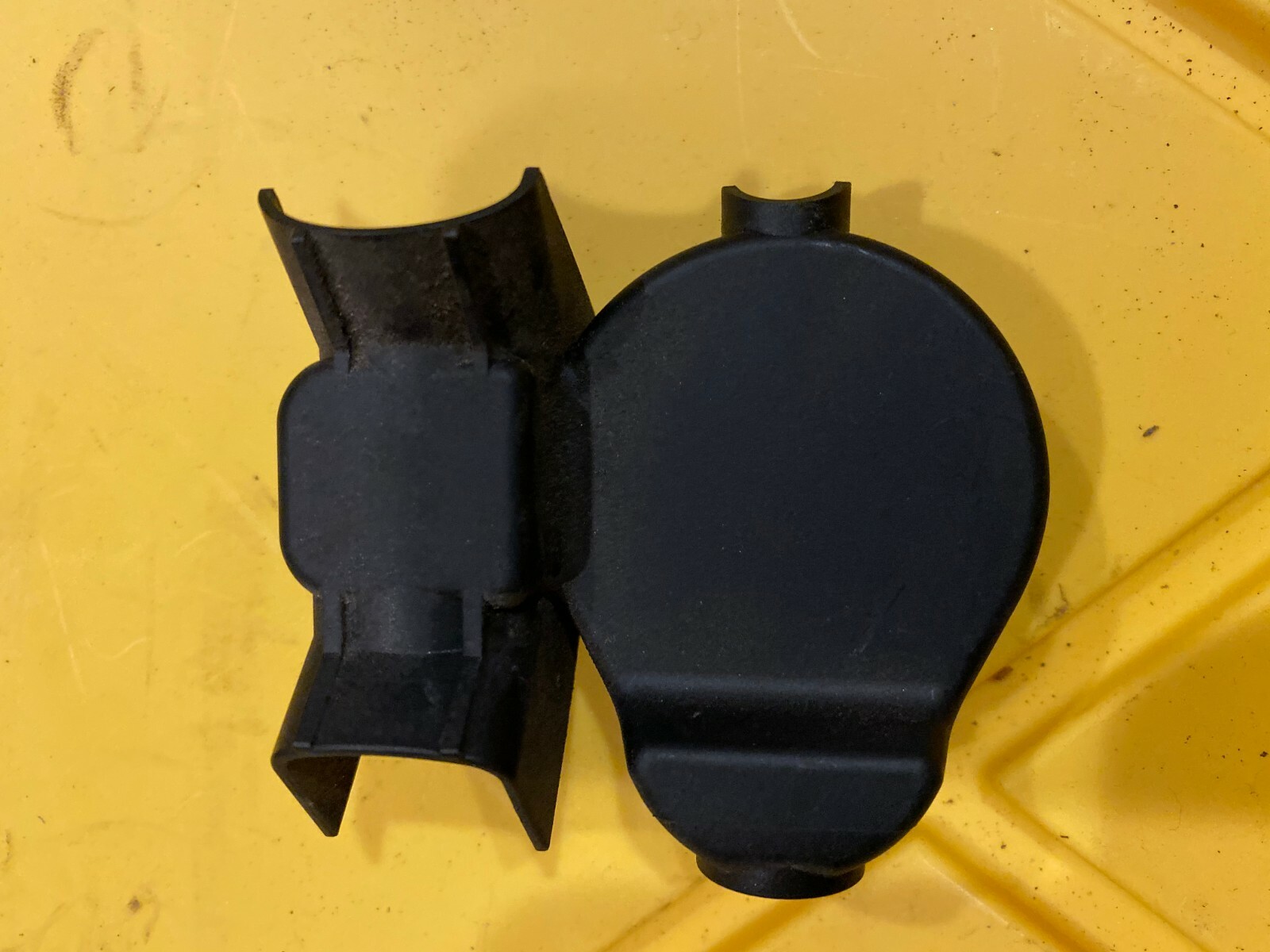 BMW E90 E92 E93 E81 E87 DISTRIBUTOR EXTERNAL IGNITION COVER 