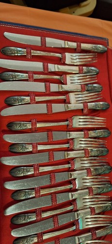 33 Piece Vintage WM Original Rogers Mfg. Co. Extra Plate Silverware Set - Picture 3 of 12