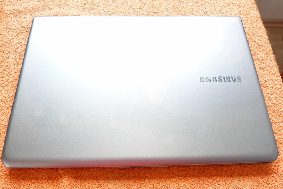 Samsung Serie 5 535U l 13 Zoll ULTRABOOK l 8GB RAM l Windows 10 Pro 64 l 500GB - Bild 2 von 4