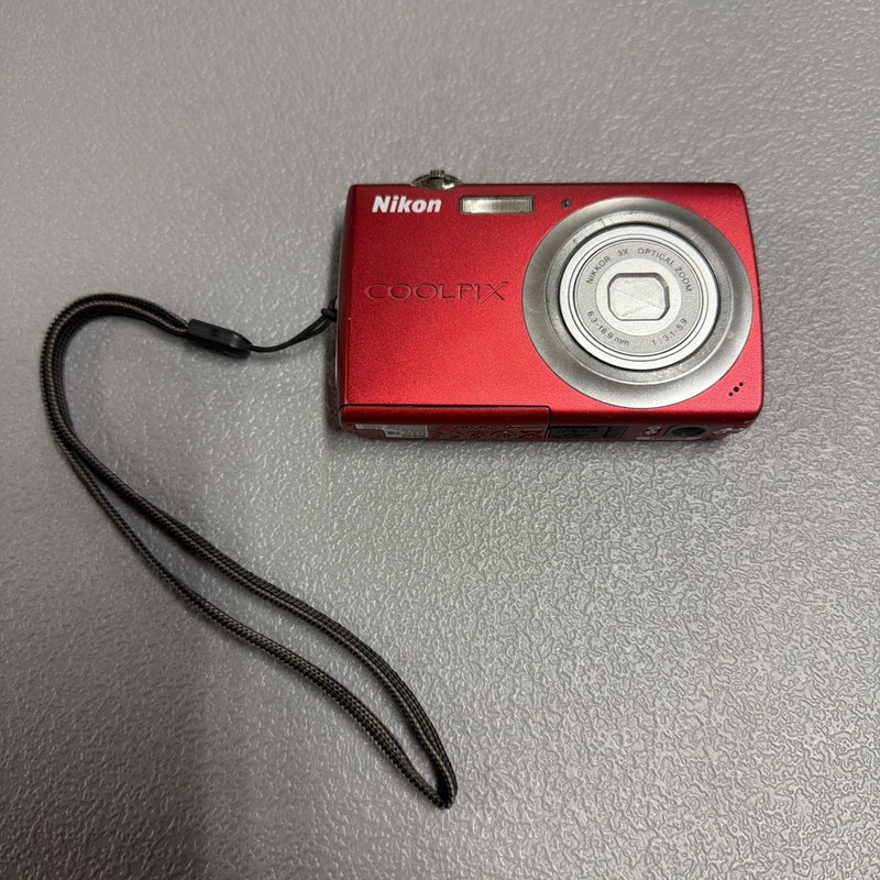 Nikon Coolpix S203 10.0MP Digital Camera Red UNTESTED