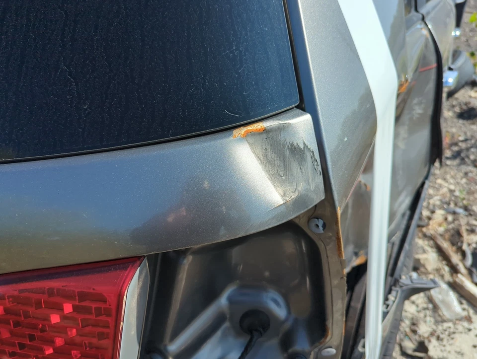 2011-2013 Kia Sorento Trunk/decklid/hatch/tailgate Oem L58N7 — 第 2/2 张图片