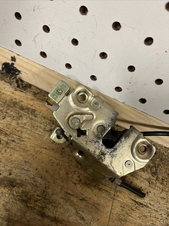 Cerradura de pestillo de escotilla de maletero trasero Honda CRX 1988-91 OEM 88 89 90 91 CRX Foto 2 de 4