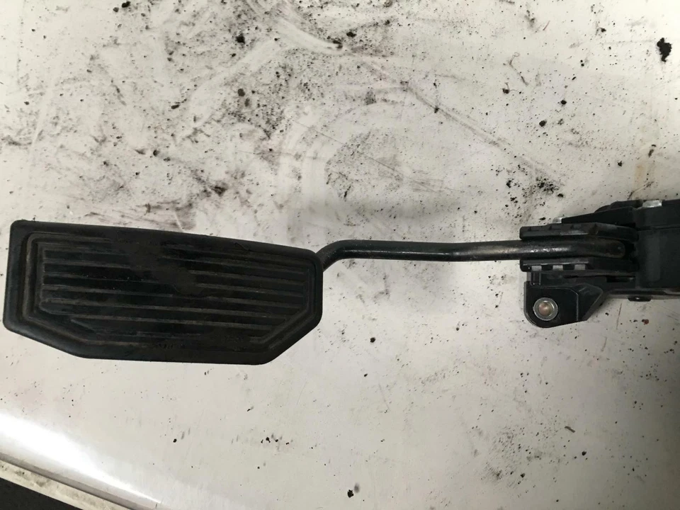 Toyota Prius Accelerator Pedal ZVW30 07/2009-12/2015 - image 3 of 4