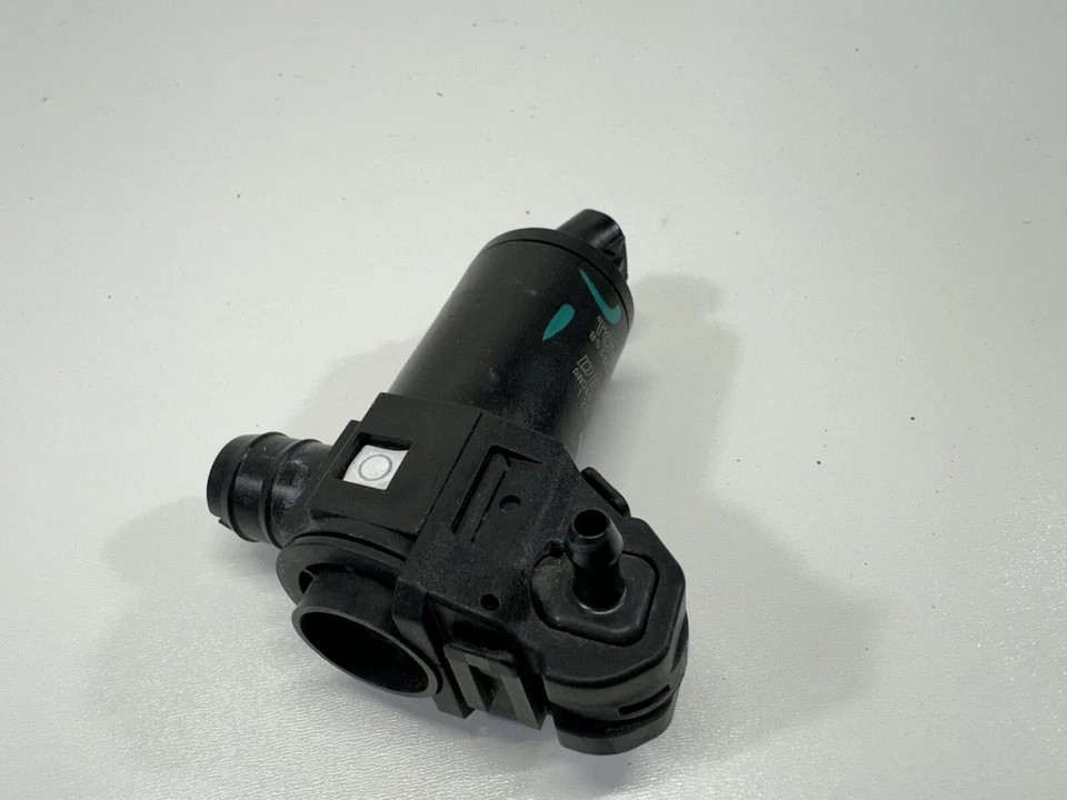 Toyota PRIUS 2016-2018 conjunto de motor y bomba bomba bomba de lavado de parabrisas OEM Foto 4 de 4