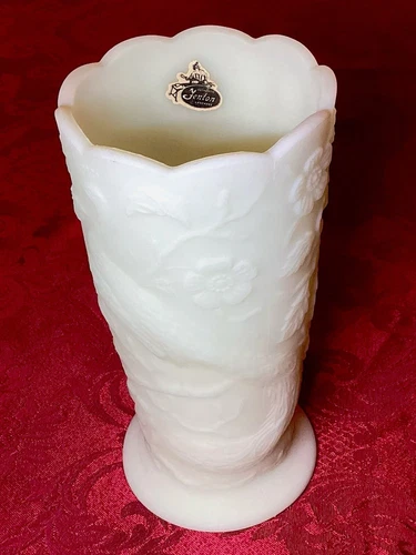 “Fenton” Hand Crafted Satin Burmese Custard Glass Peacock Vase Mint!