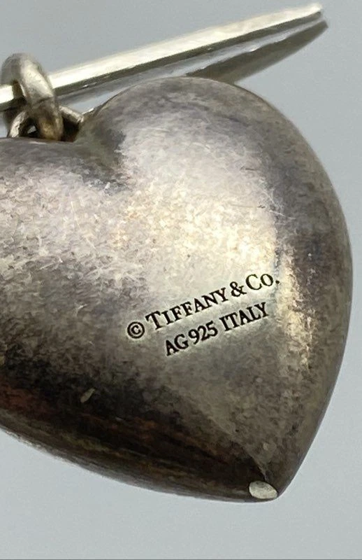 Colgante Tiffany & Co. de plata de ley con dije de corazón hinchado de 3/4" 3,4 g Foto 3 de 4