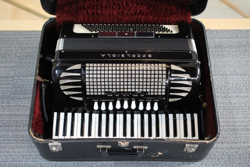Excelsiola by Excelsior Model 520 Made in Italy Piano Accordion w/Electronics - Image 2 of 4