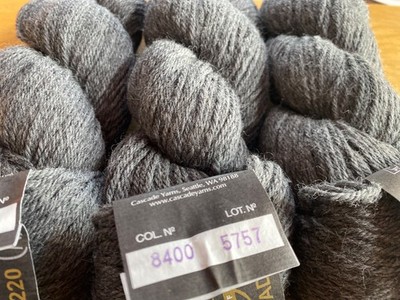Cascade 220 worsted wool yarn, Qty. 3 color ''Charcoal Gray'' #8400 lot 5757