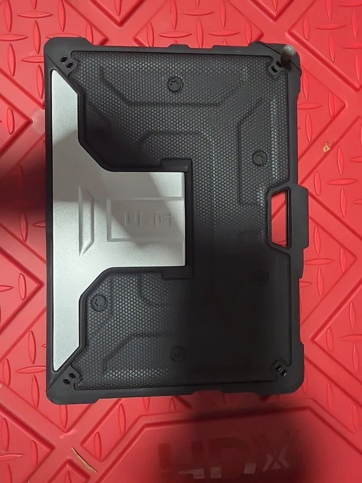 Funda protectora Urban Armor Gear Metropolis para Microsoft Surface Go - Negra Foto 2 de 2