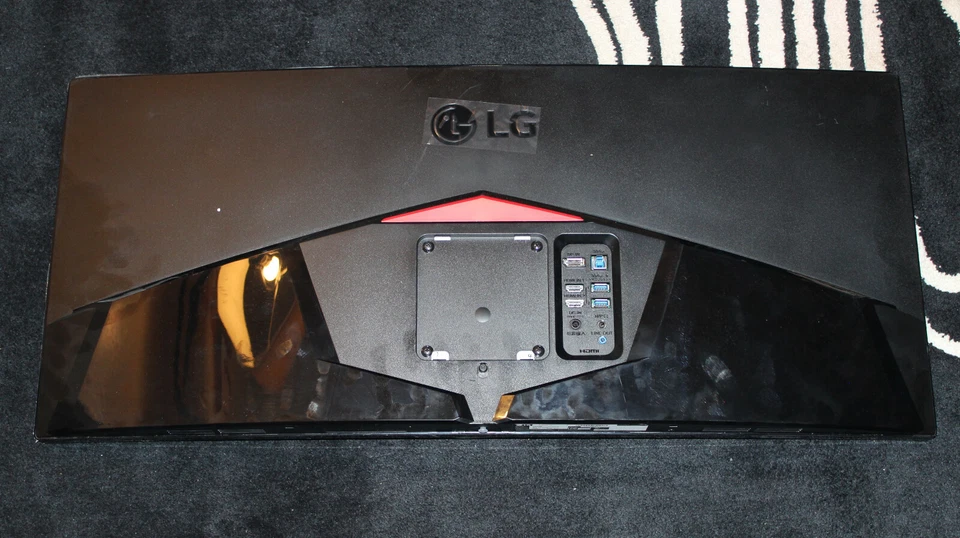 LG 34UC79G 34 Inch 21:9 UltraGear Full HD IPS Curved Gaming Monitor - Image 3 of 4