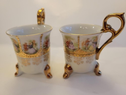 (2) Vintage ROYAL VIENNA 3-Fuß Demitasse Tassen mit Goldrand an Henkeln & Füßen